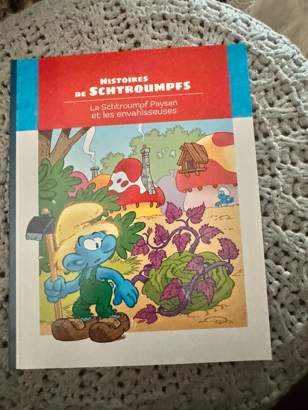 livre histoires de schtroumpfs - le schtroumpf paysan et les envahisseuses
